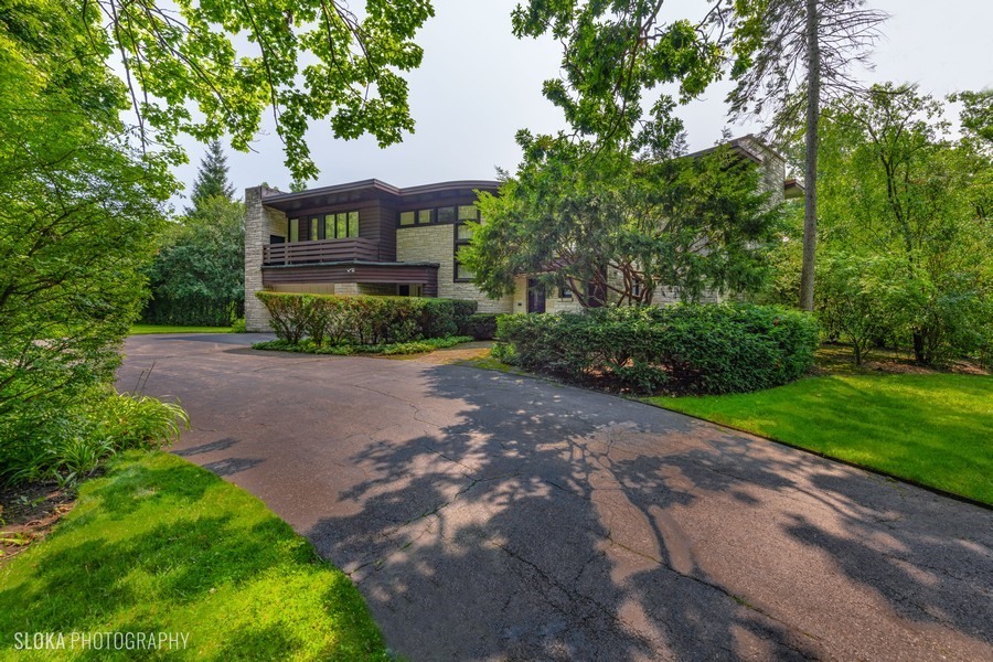 589 Greenleaf Avenue Glencoe, IL 60022 - Photo 1 of 40 a front view of a house with a yard and a street
