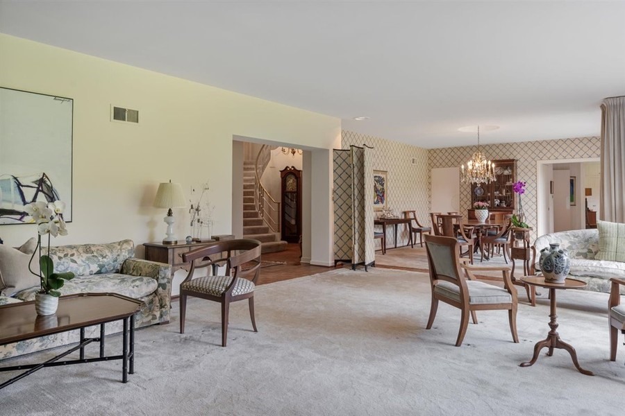 589 Greenleaf Avenue Glencoe, IL 60022 - Photo 6 of 40 a dining room with furniture and window