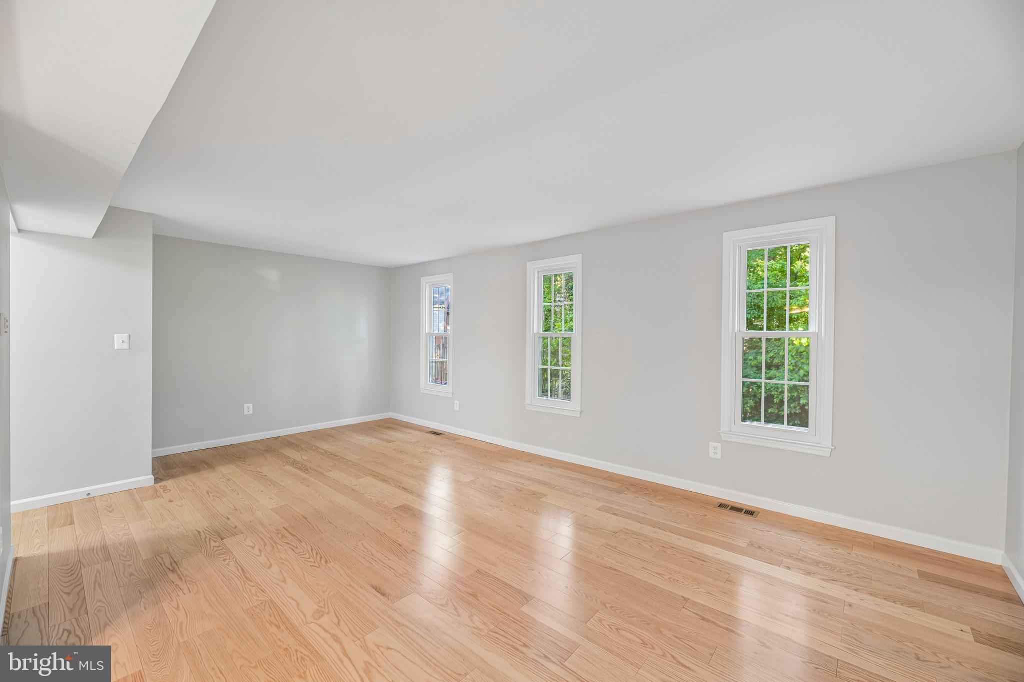 12629 English Orchard Court Silver Spring, MD 20906 - Photo 8 of 59 Living Room