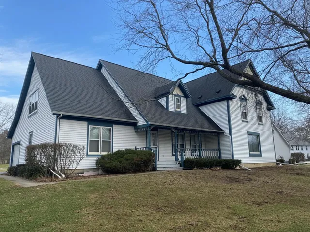 $235,000 | 872 Victoria Drive, Woodstock, IL 60098