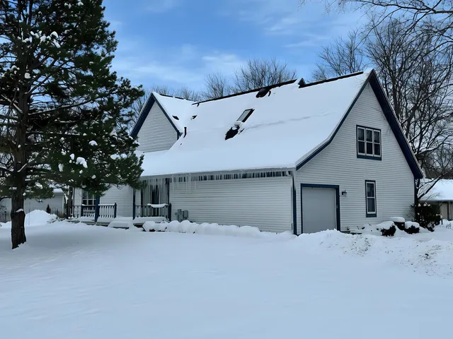 $245,000 | 872 Victoria Drive, Woodstock, IL 60098