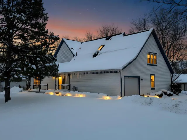 $245,000 | 872 Victoria Drive, Woodstock, IL 60098