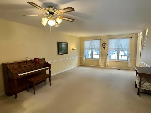 $245,000 | 872 Victoria Drive, Woodstock, IL 60098