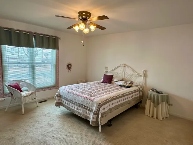 $235,000 | 872 Victoria Drive, Woodstock, IL 60098