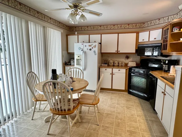 $245,000 | 872 Victoria Drive, Woodstock, IL 60098