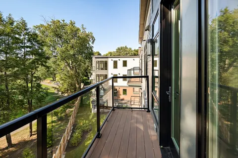 $929,000 | 20 Kinmonth Road, Unit 306, Newton, MA 02468