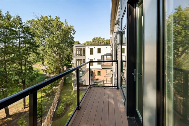 $929,000 | 20 Kinmonth Road, Unit 306, Newton, MA 02468