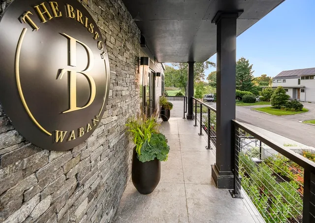 $929,000 | 20 Kinmonth Road, Unit 306, Newton, MA 02468