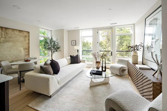 $929,000 | 20 Kinmonth Road, Unit 306, Newton, MA 02468