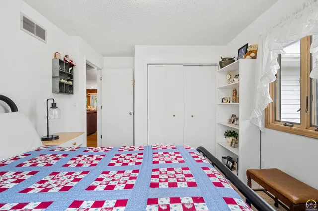 $550,000 | 845 C Street, Centralia, KS 66415