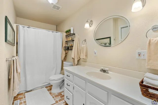 $550,000 | 845 C Street, Centralia, KS 66415