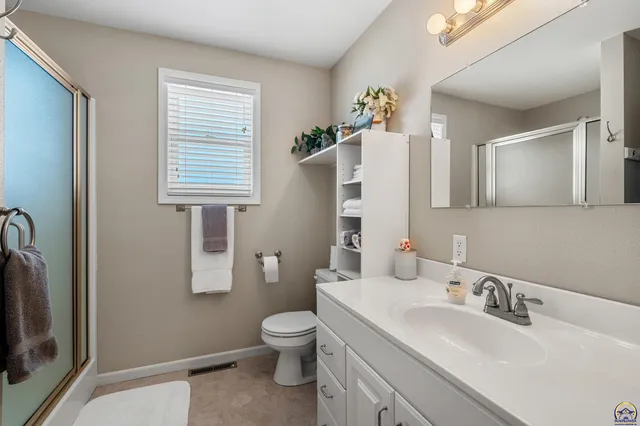 $550,000 | 845 C Street, Centralia, KS 66415