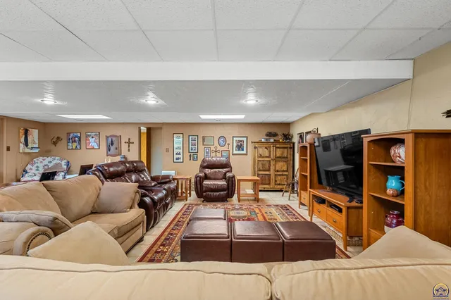 $550,000 | 845 C Street, Centralia, KS 66415