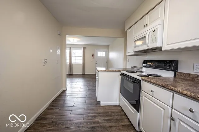 $899 | 140 Maple Park Drive, Unit 2, Westfield, IN 46074