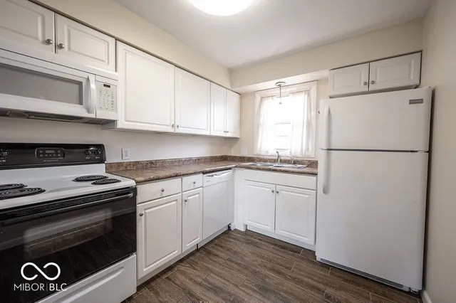 $899 | 140 Maple Park Drive, Unit 2, Westfield, IN 46074