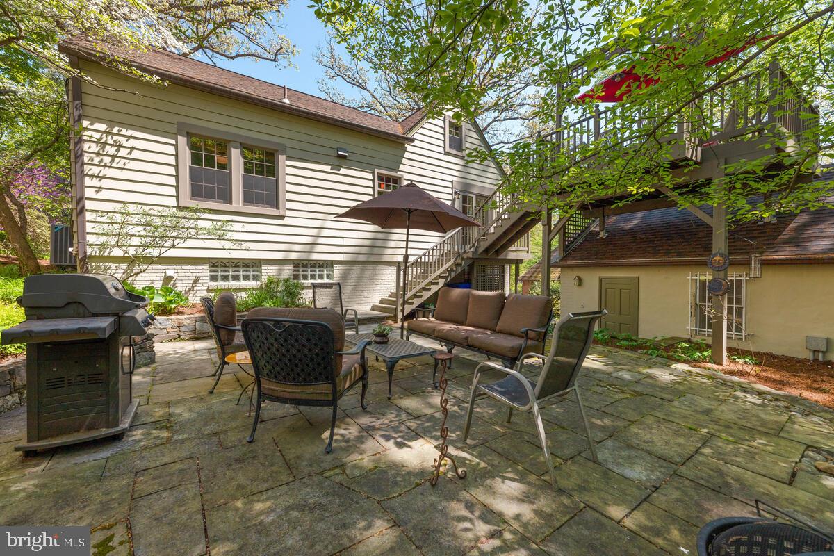 17 Sunnyside Road Silver Spring, MD 20910 - Photo 43 of 50 a backyard of a house with table and chairs