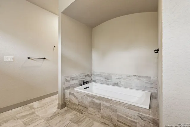 $549,900 | 114 C Chisholm, Blanco, TX 78606