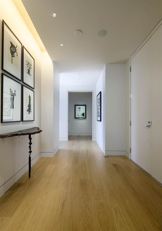 1747 Leonard Street, Unit 1102 Dallas, TX 75201 - Photo 2 of 40 Entry hall