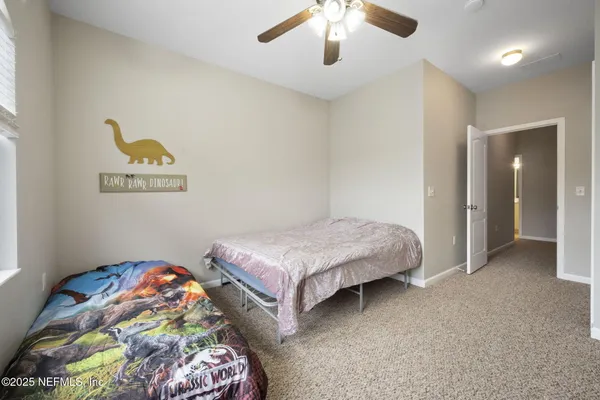 a view of front of a house with a yard