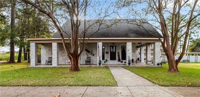 $359,000 | 401 2nd Street, Colfax, LA 71417