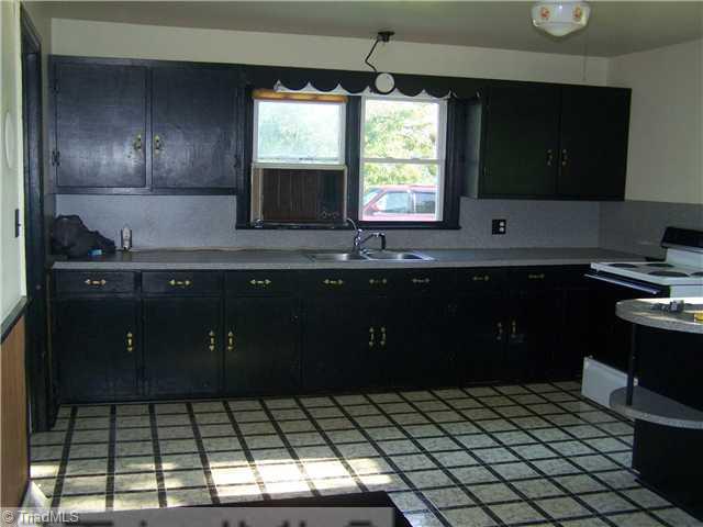 5652 Ridge Road Lexington, NC 27295 - Photo 4 of 8 Kitchen.