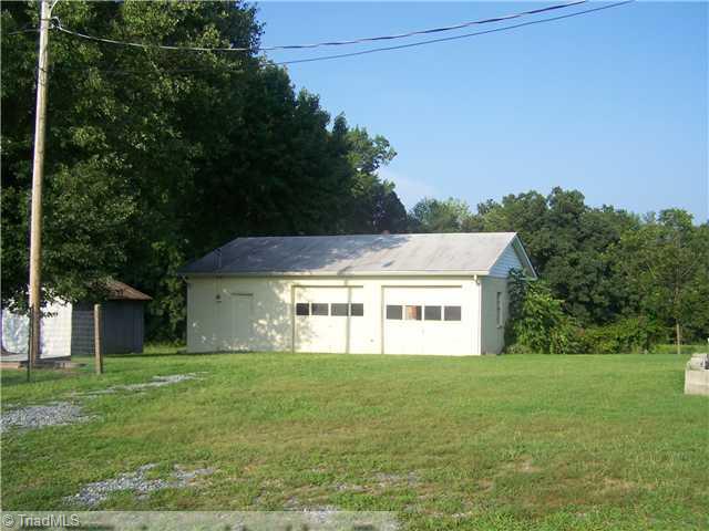 5652 Ridge Road Lexington, NC 27295 - Photo 8 of 8 Parking Lot/Garage.