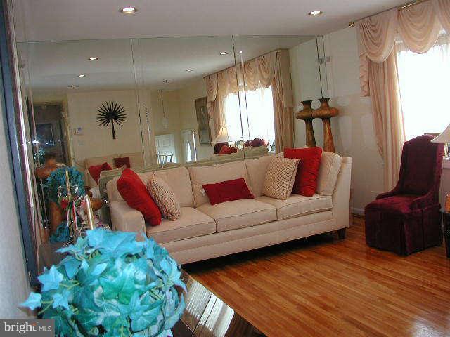 12822 Glynis Road Clinton, MD 20735 - Photo 2 of 12 Living Room