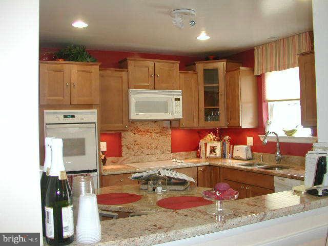 12822 Glynis Road Clinton, MD 20735 - Photo 5 of 12 Kitchen