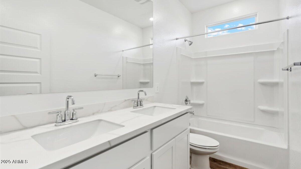 17895 North Ravello Road Maricopa, AZ 85138 - Photo 3 of 23 Saguaro bathroom 3