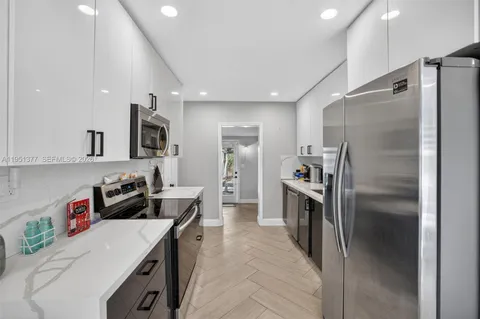 $445,000 | 101 Northeast 47th Court, Oakland Park, FL 33334