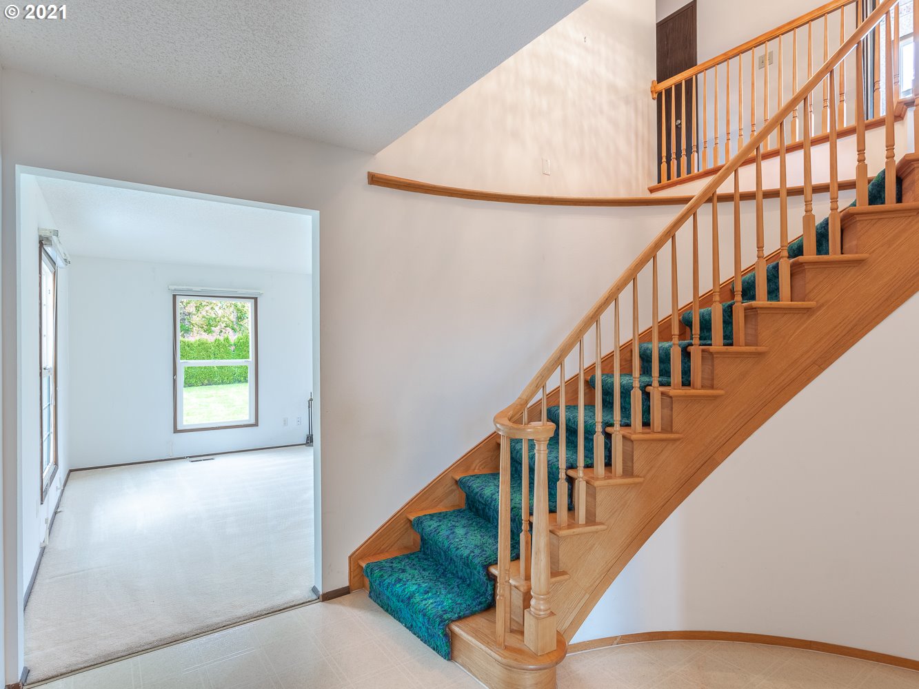 22835 Southeast Tillstrom Road Damascus, OR 97089 - Photo 5 of 32 a view of entryway with wooden floor