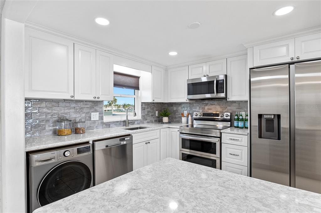 4775 Cove Circle, Unit 203 St. Petersburg, FL 33708 - Photo 4 of 39