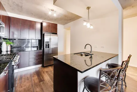 $499,500 | 659 West Randolph Street, Unit 1716, Chicago, IL 60661