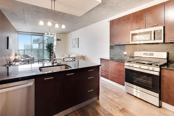 $499,500 | 659 West Randolph Street, Unit 1716, Chicago, IL 60661