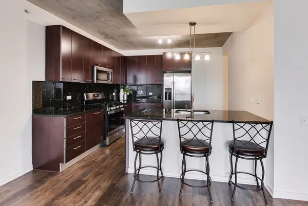 $499,500 | 659 West Randolph Street, Unit 1716, Chicago, IL 60661