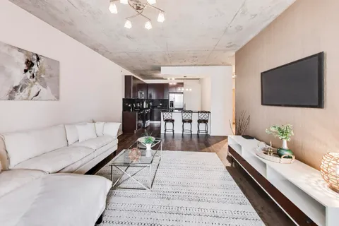 $499,500 | 659 West Randolph Street, Unit 1716, Chicago, IL 60661