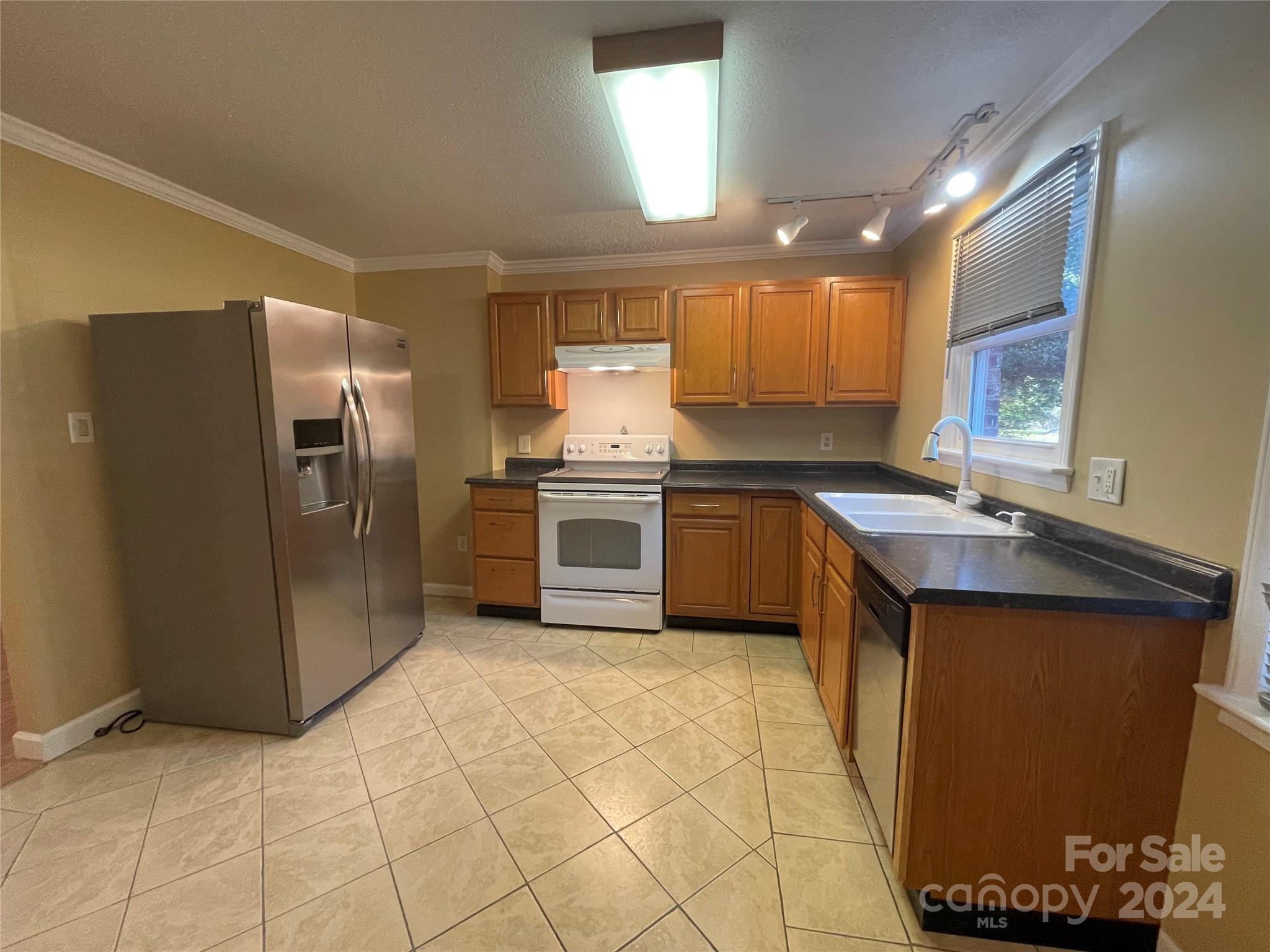 305 Spring Street Bethune, SC 29009 - Photo 4 of 35