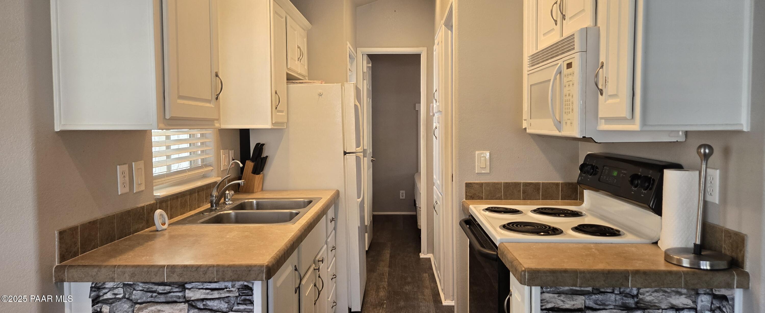 11250 East State Rte 69, Unit 110 Prescott Valley, AZ 86314 - Photo 11 of 44 Kitchen view 3