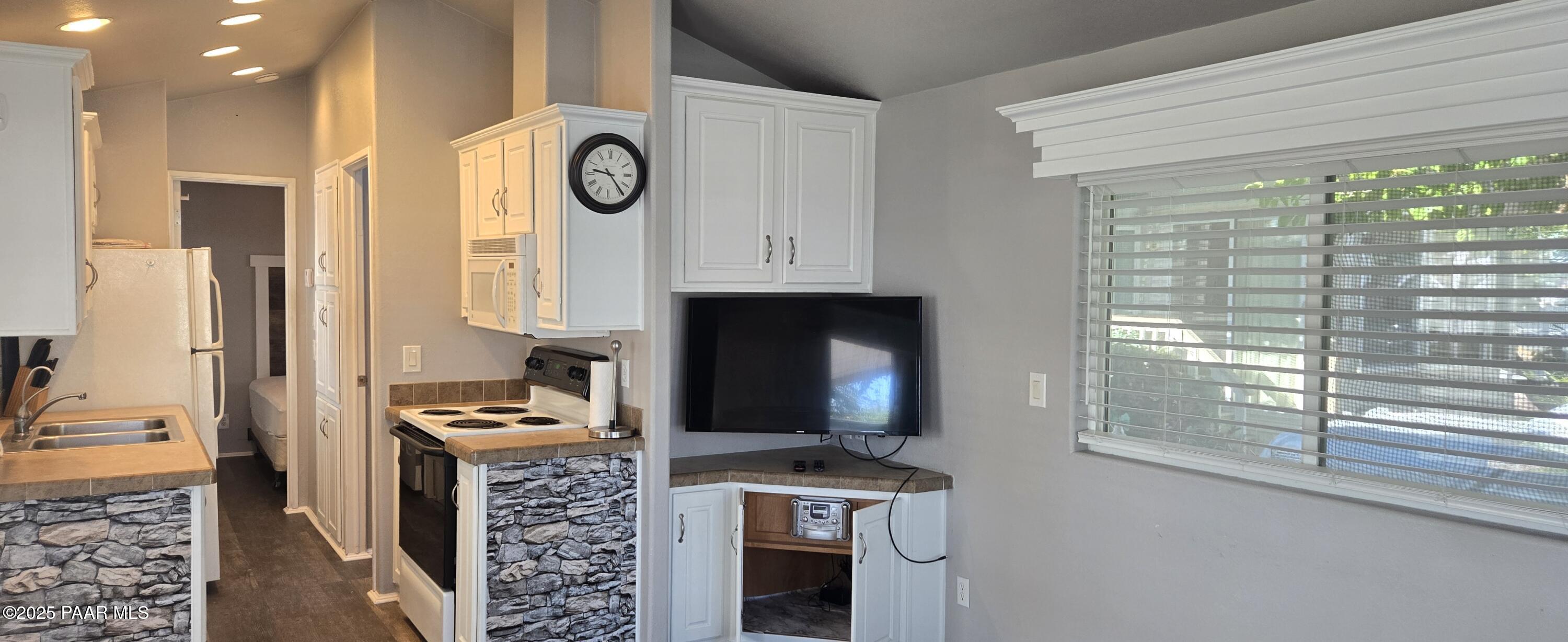 11250 East State Rte 69, Unit 110 Prescott Valley, AZ 86314 - Photo 5 of 44 Living Room View 1