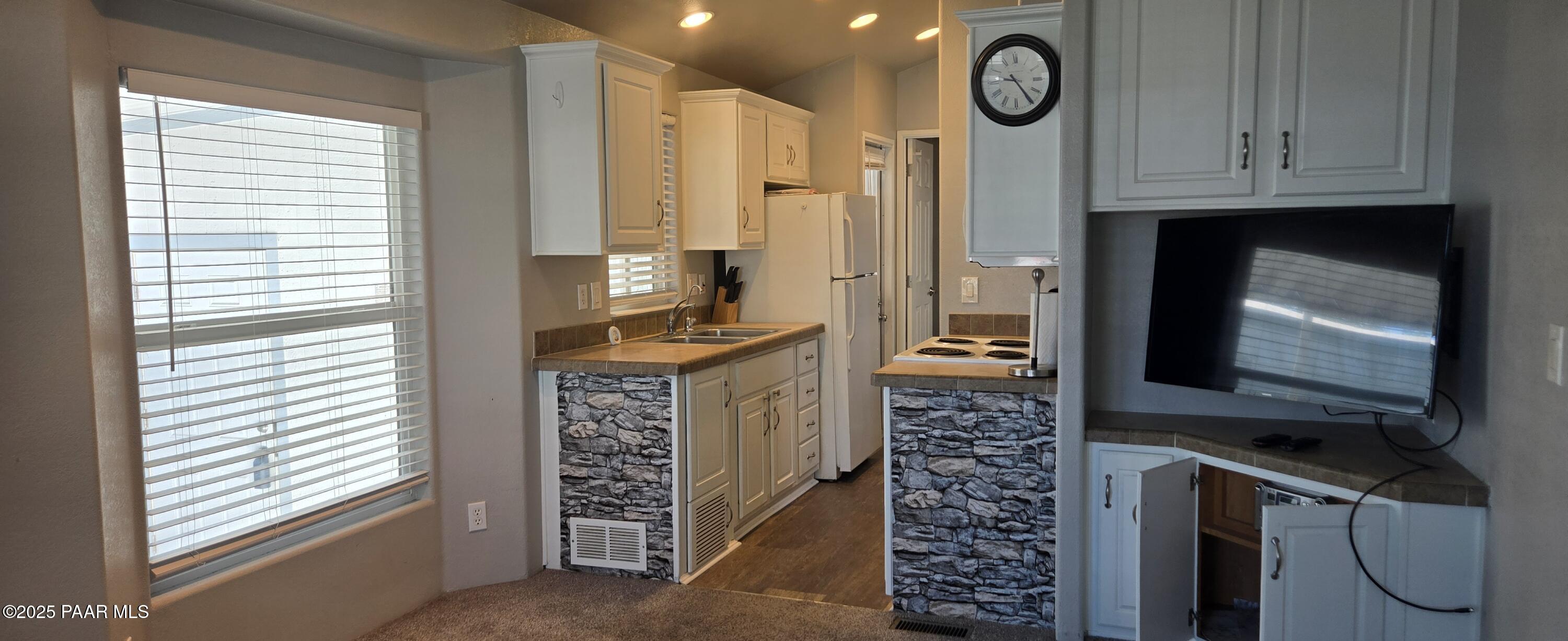 11250 East State Rte 69, Unit 110 Prescott Valley, AZ 86314 - Photo 6 of 44 Living Room view 2