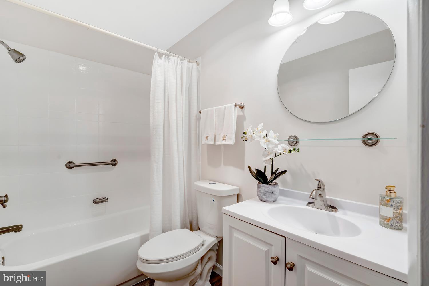1412 Green Run Lane Reston, VA 20190 - Photo 17 of 48 Upper level bathroom