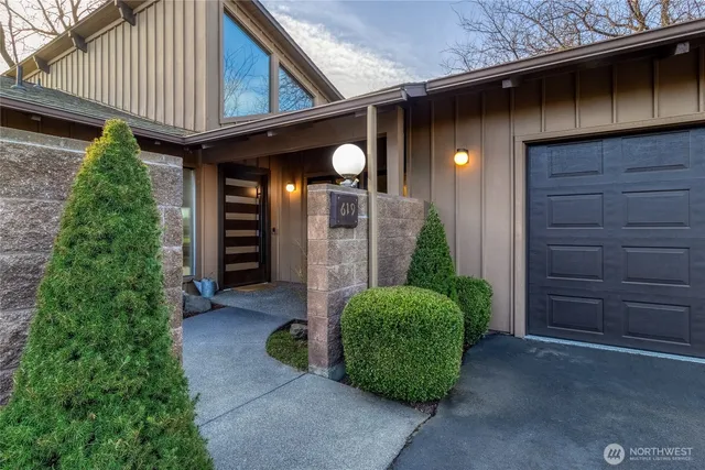 a view of a back yard of the house