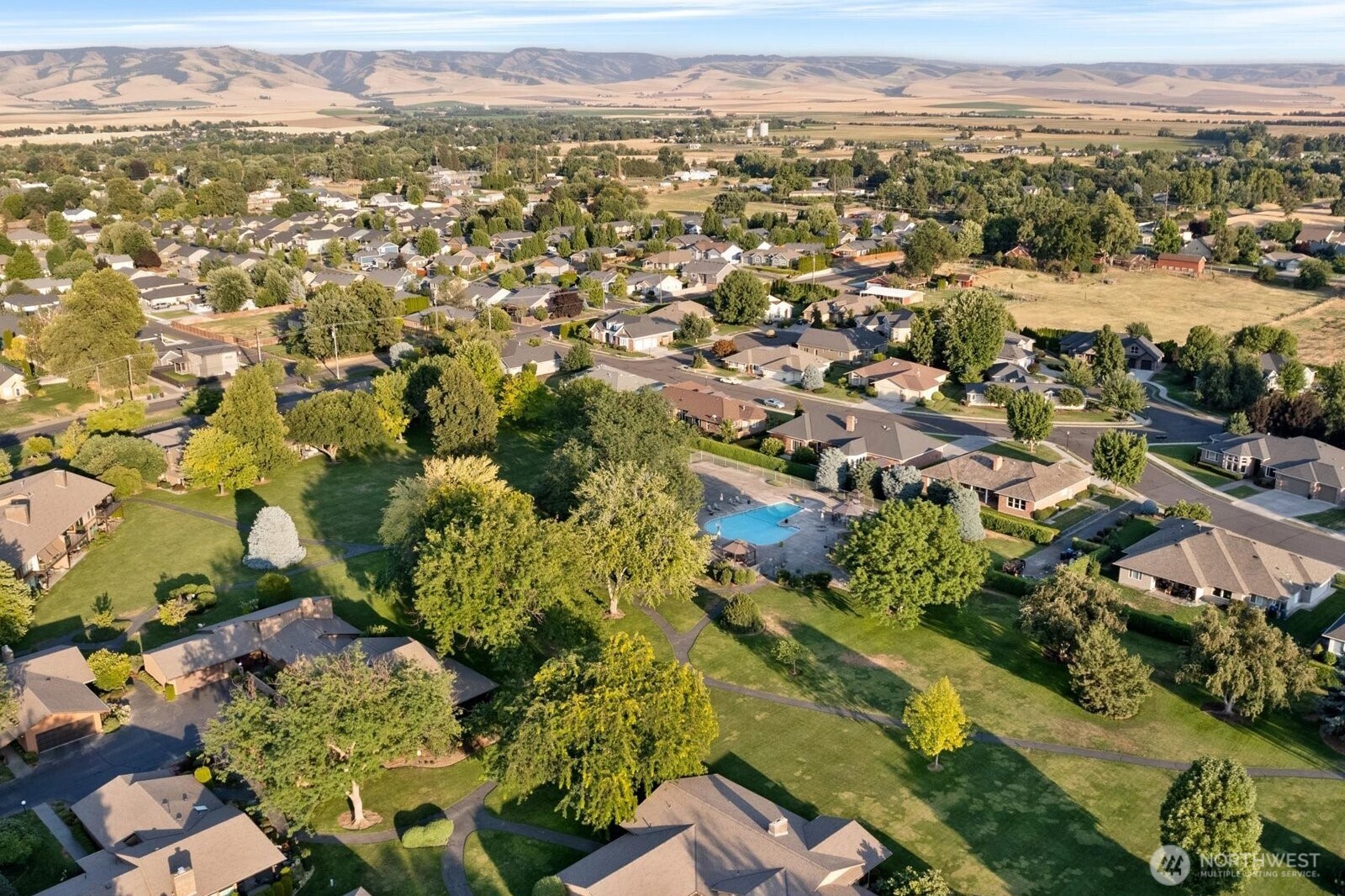 619 Country Club Road Walla Walla, WA 99362 - Photo 37 of 39 an aerial view of multiple house