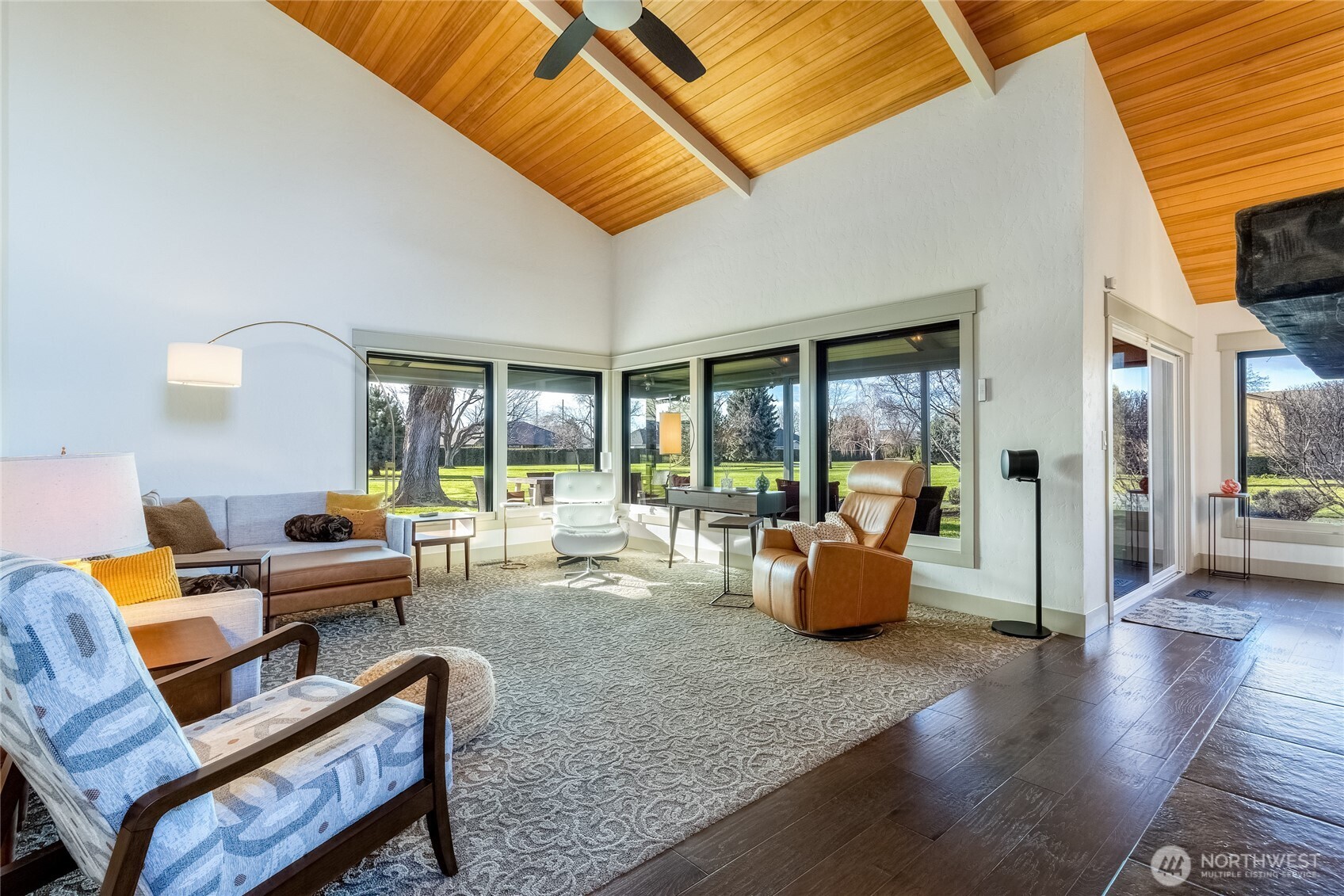 619 Country Club Road Walla Walla, WA 99362 - Photo 4 of 33 a dining room with furniture and wooden floor