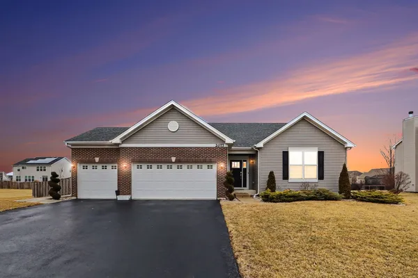 $465,000 | 2077 Hearthstone Avenue, Yorkville, IL 60560
