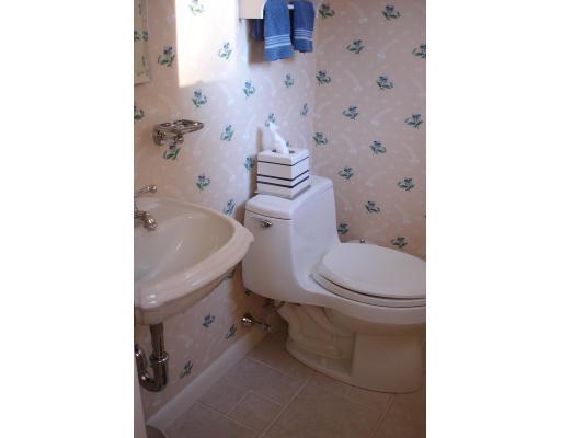 7 Stuart Road Peabody, MA 01960 - Photo 8 of 13 Gallery Image 8