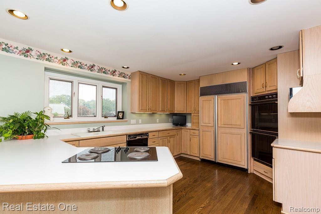 2129 Clinton View Circle Rochester Hills, MI 48309 - Photo 13 of 37
