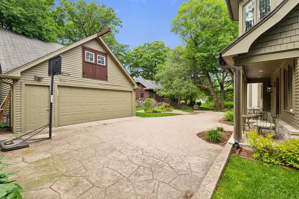a view of front a house with a yard