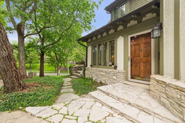 a view of entryway with a front door