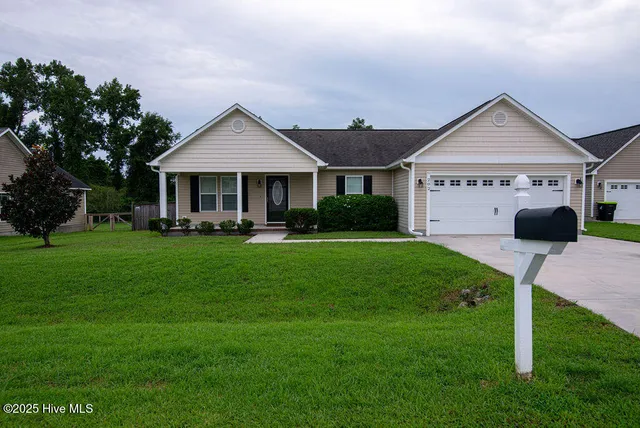 $1,800 | 202 Cottage Brook Court, Richlands, NC 28574